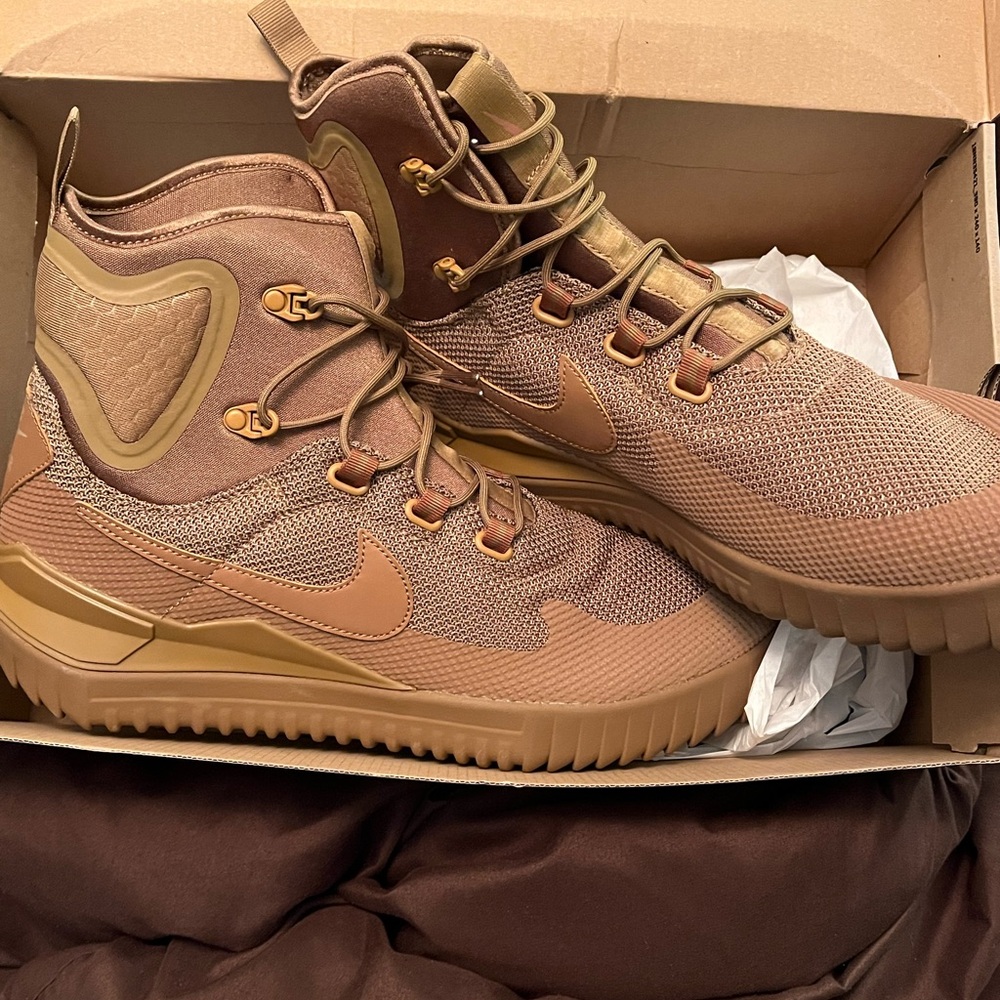Nike Tan and Brown High-Top Boots